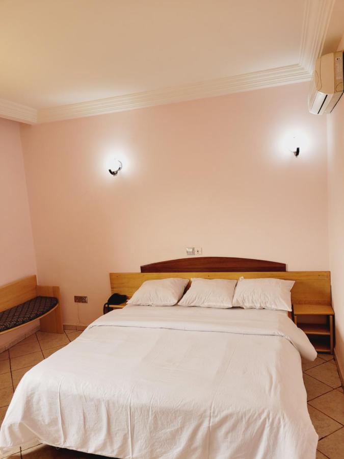 Hotel Altitel Bafoussam ภายนอก รูปภาพ