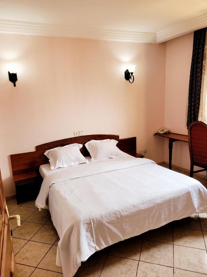 Hotel Altitel Bafoussam ภายนอก รูปภาพ