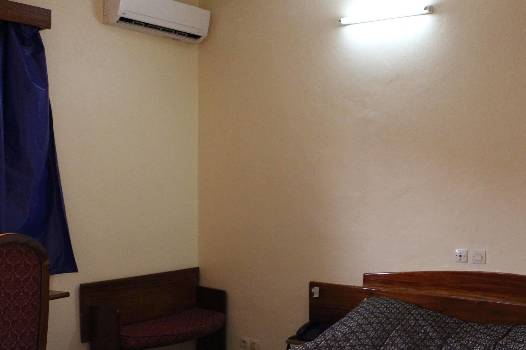 Hotel Altitel Bafoussam ภายนอก รูปภาพ