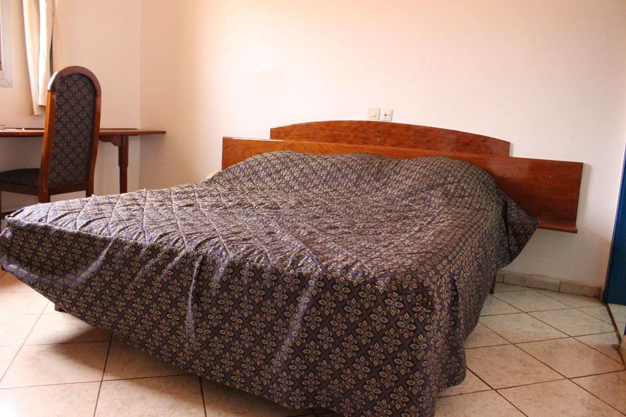 Hotel Altitel Bafoussam ภายนอก รูปภาพ