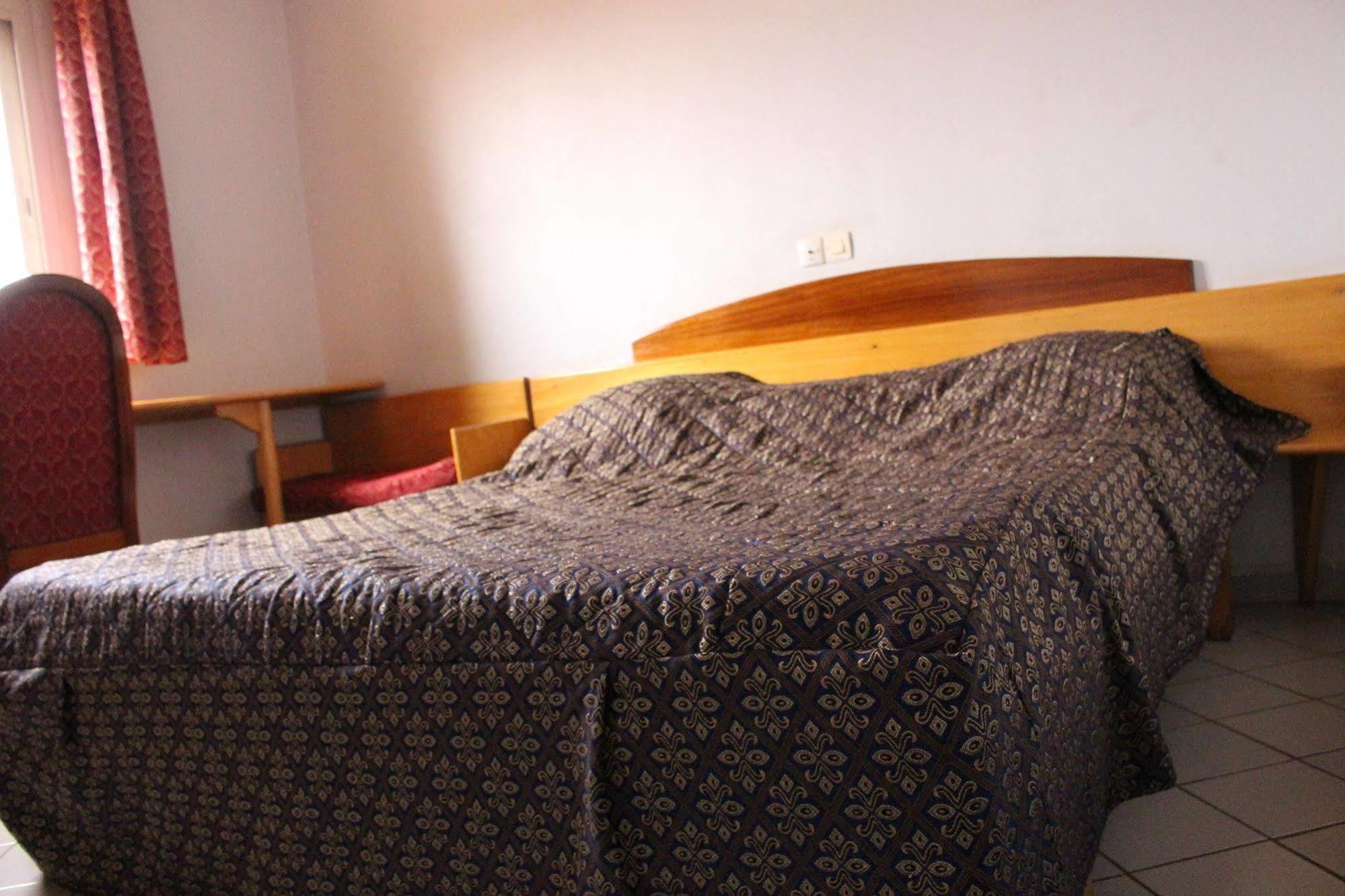 Hotel Altitel Bafoussam ภายนอก รูปภาพ