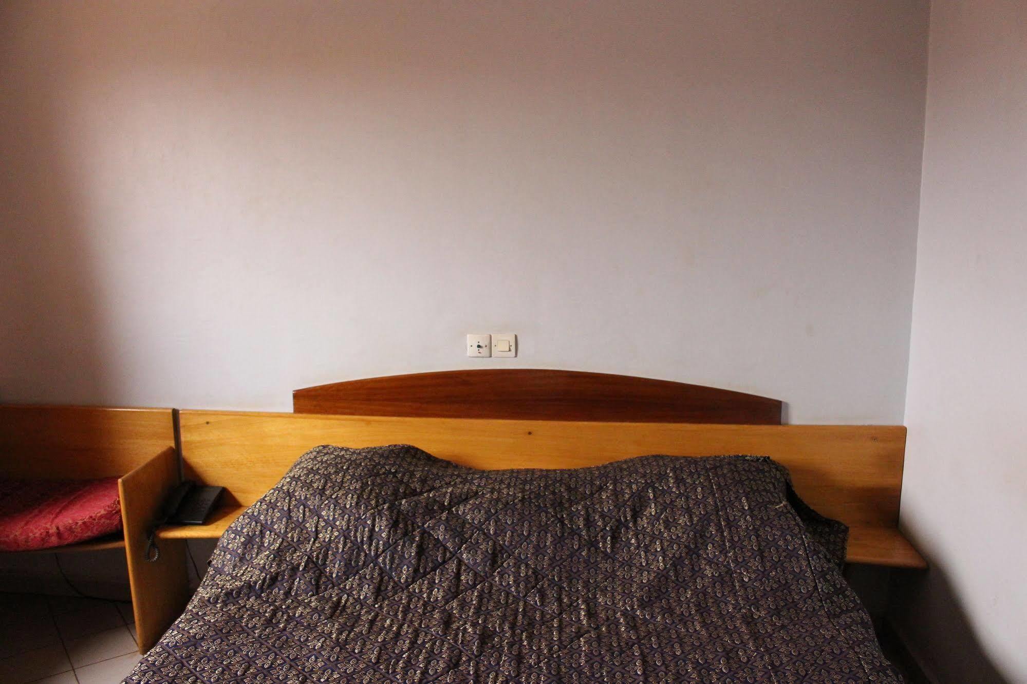 Hotel Altitel Bafoussam ภายนอก รูปภาพ